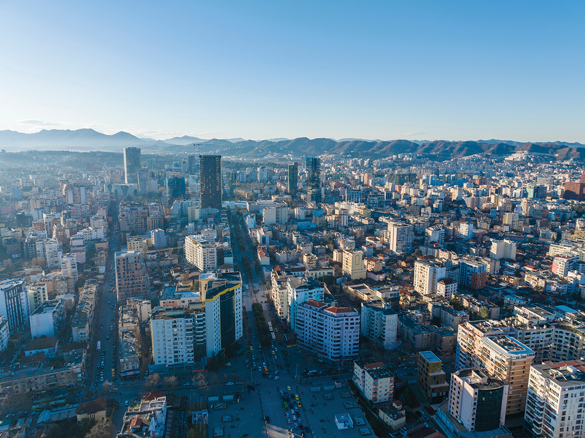 Tirana  mes tregjeve më të shtrenjta  qiratë e zyrave në kulla arrijnë deri në 40 euro m²