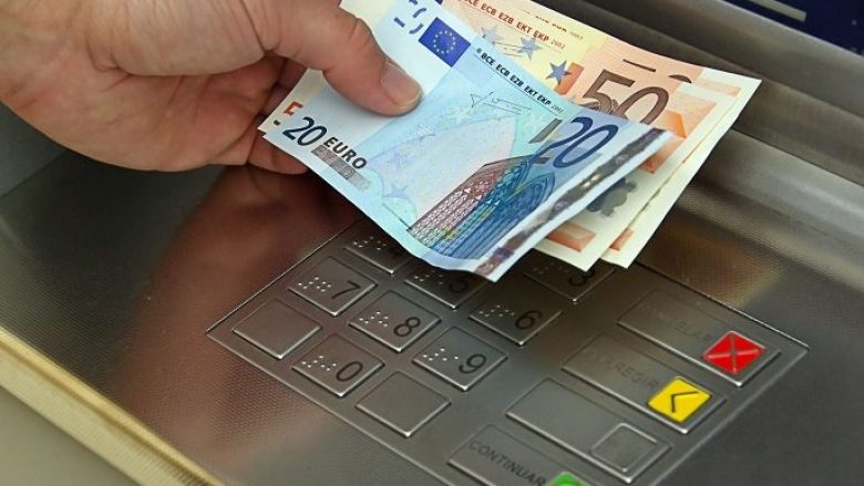 Foto nga burimi: Rritja e tatimit në 30% për pagat mbi 700 mijë lekë, do të preken rreth 1,300 punonjës