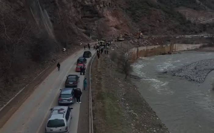 Bllokimi i rrugëve  tregtia 1 2 miliardë euro sipas produkteve me Greqinë dhe Maqedoninë e Veriut