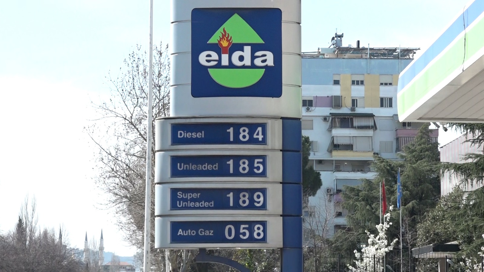  FOTO  Shikoni sa është rritur nafta në Shqipëri  që nga nisja e luftës në Iran