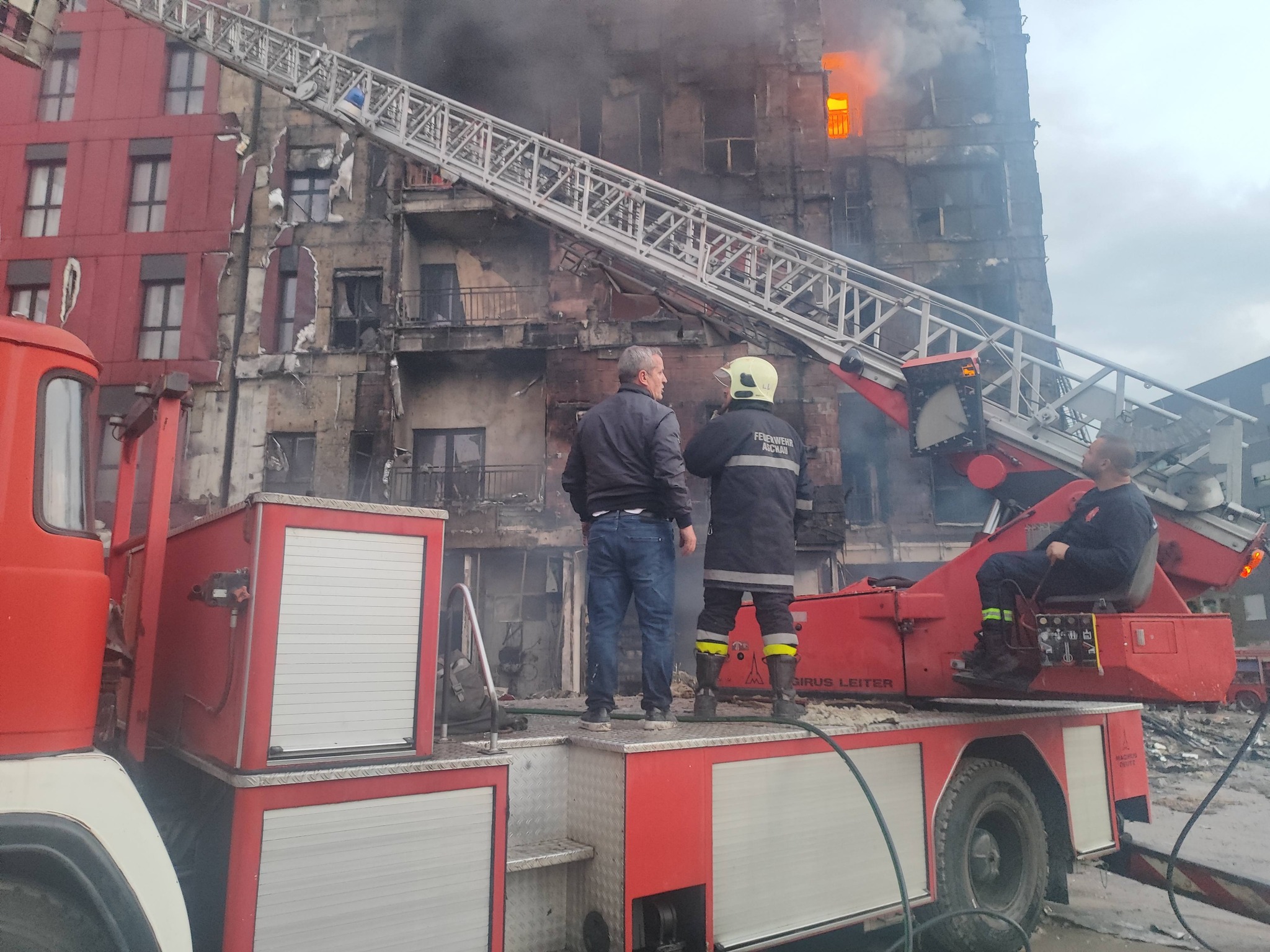 Pas zjarrit në Tiranë  propozohen rritje deri në 50  e pagesës për orët shtesë të zjarrfikësve