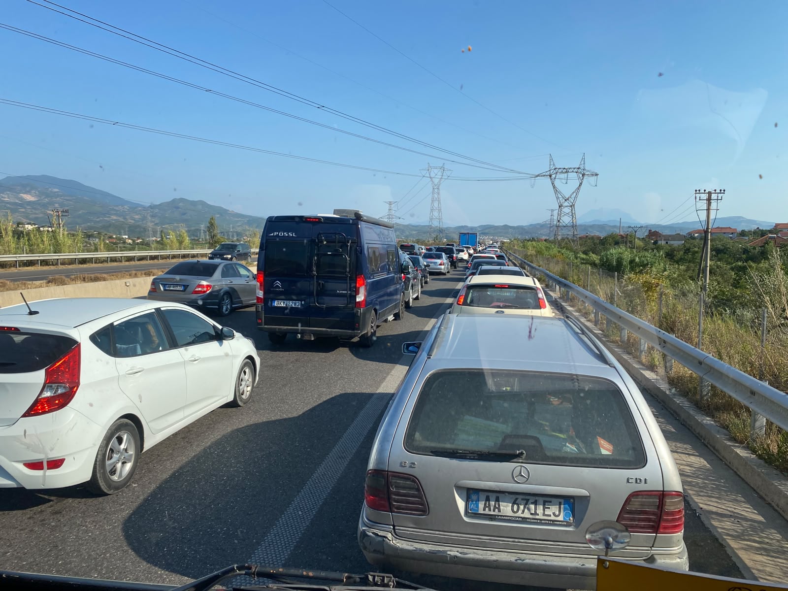 Bizneset e Juglindjes preken nga trafiku në autostradën e Elbasanit  bien turistët nga Tirana
