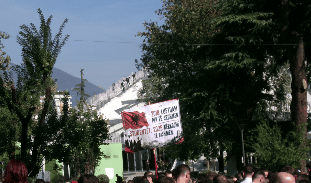 Foto nga burimi: Kriza politike, nga auditorët në rrugë, revolta që po vë në provë qeverinë