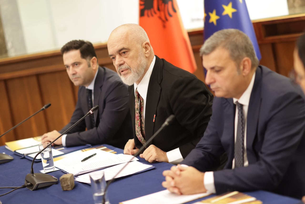 Foto nga burimi: Kryeministri Rama risjell në vëmendje premtimin për 50% të qirasë së studentëve mes protestave