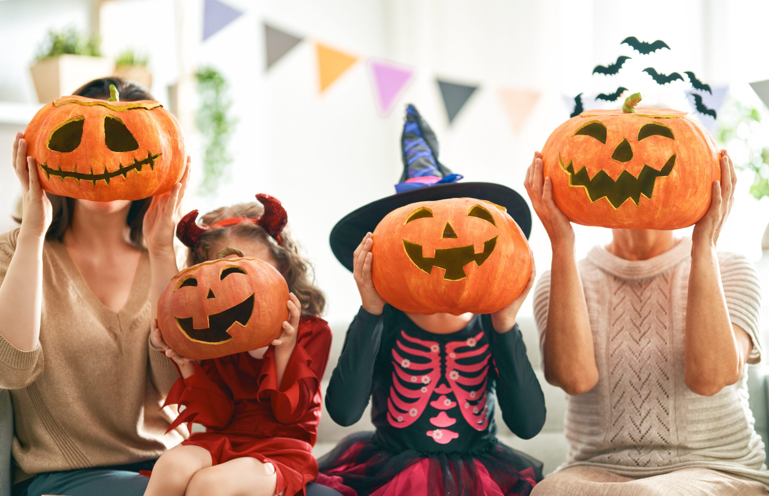 Foto nga burimi: Halloween mes kostumeve dhe protestave, sa kushton festa këtë vit në Tiranë?