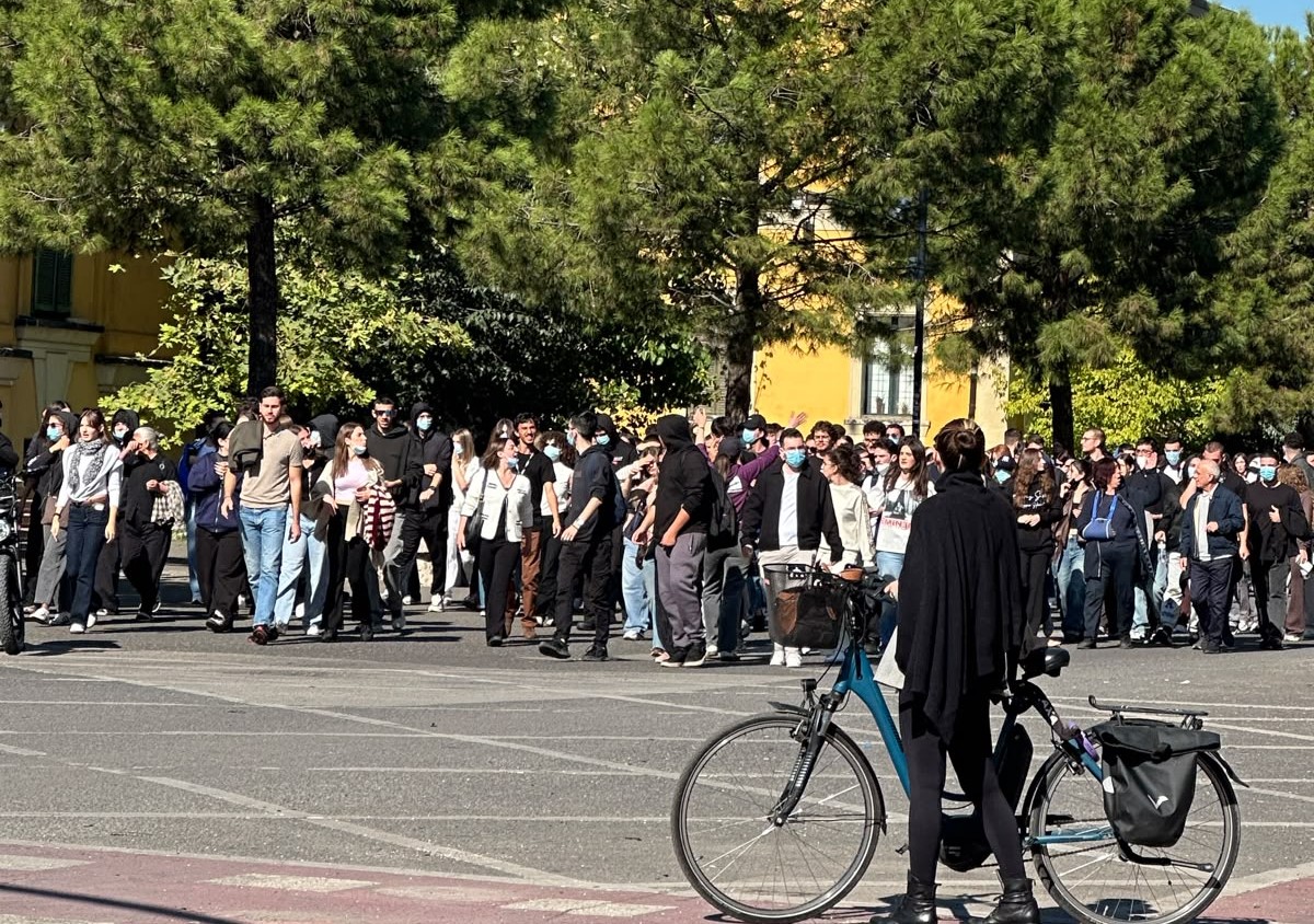 Foto nga burimi: Pedagogët i bashkohen studentëve, kërkojnë qeveri kujdestare pas dhunës ndaj të rinjve